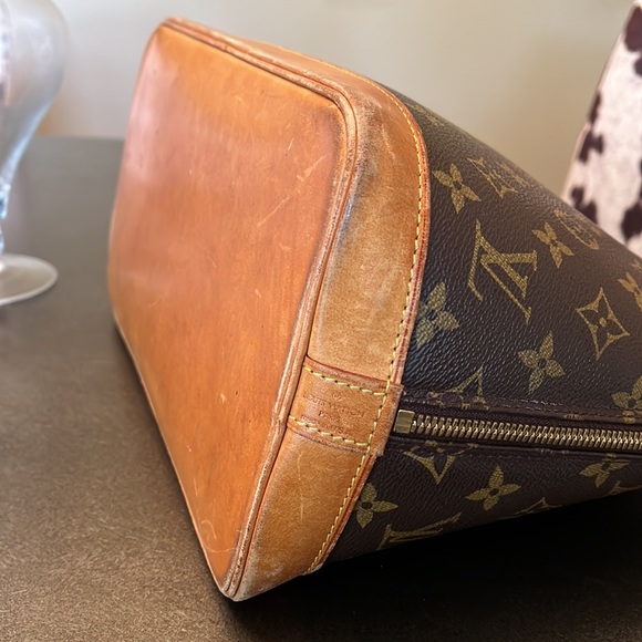 Louis Vuitton Alma **AUTHENTIC** - Picture 8 of 13